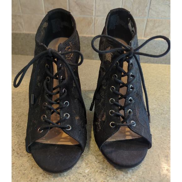 Lauren Conrad Runway Limited Edition black lace 4" lace up heels women's sz 9.5 - Picture 3 of 7